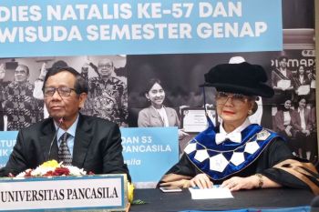 Mahfud MD sebut Anwar Usman tak harus mundur sebagai Hakim MK