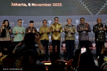 Kemenhub meraih penghargaan terbaik pertama layanan investasi