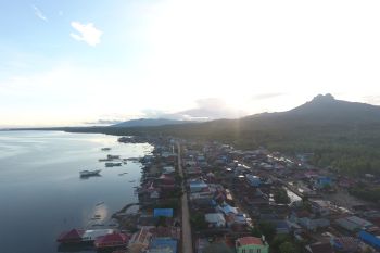 Puluhan ribu warga Pulau Kabaena kini menikmati listrik PLN 24 jam