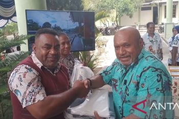 17 puskesmas Kabupaten Jayapura sudah dapat bantuan alat USG