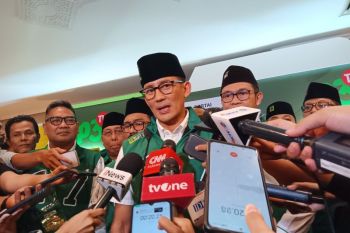 Sandiaga Uno tanggapi baliho Prabowo-Gibran diduga menggunakan foto dirinya