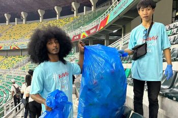 Suporter Indonesia gelorakan "Datang Bersih Pulang Bersih" di Piala Dunia U-17