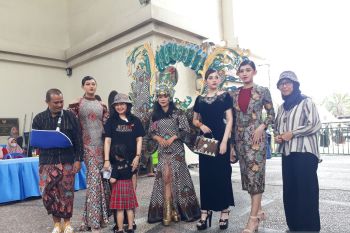 Pemkab Kediri gelar peragaan   busana batik