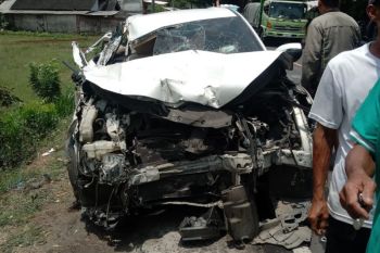 Truk Fuso tabrak mobil ASN di Aik Darek Lombok Tengah