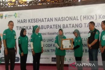 Pemkab Batang serahkan  penghargaan penanganan stunting pada PLTU