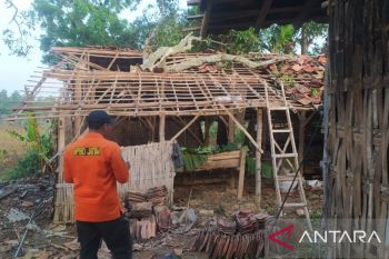 Pemkab Pamekasan Jatim menyalurkan bantuan tanggap darurat pada korban bencana