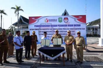 Alfedri teken NPHD KPU dan Bawaslu untuk Pilkada Siak 2024