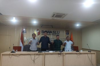 Masyakat sipil laporkan KPU ke Bawaslu terkait putusan MK