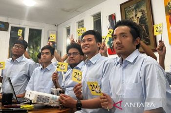 Relawan GoPro Jatim pekikkan lagu salam 2 Jari