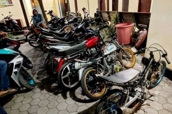 Motor knalpot brong dikandangkaan