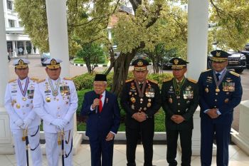 TNI, Polri to maintain neutrality amid president's son's candidacy: VP