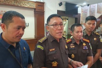 Pungli layanan "fast track", lima petugas imigrasi diamankan