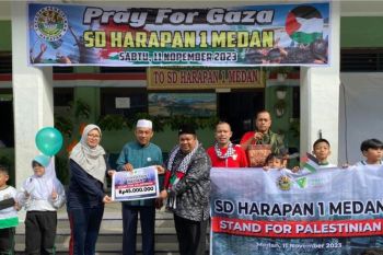 Siswa SD Harapan 1 Medan bersama Dompet Dhuafa Waspada donasi untuk rakyat Palestina