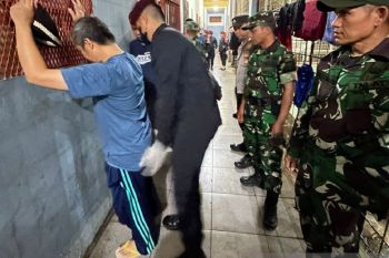 Rutan Padang geledah kamar hunian tahanan berantas benda terlarang