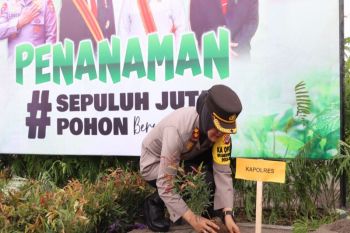 Dukung zona hijau, Polres Kulon Progo tanam pohon di kompleks Cangkring