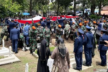 Korban kecelakaan pesawat tempur taktis Super Tucano naik pangkat luar biasa