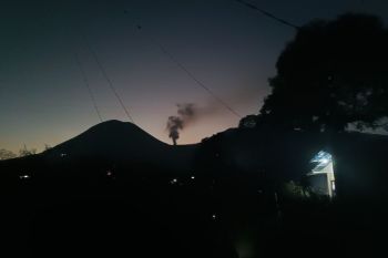 PVMBG: Waspadai erupsi freatik Gunung Lokon