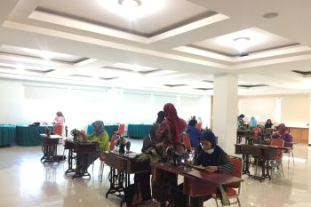 Disperin Koperasi dan UKM Mataram membuka pelatihan menjahit bagi UMKM tingkatkan kualitas