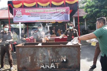 Kejari Pasaman Barat musnahkan barang bukti dari 46 tindak pidana umum