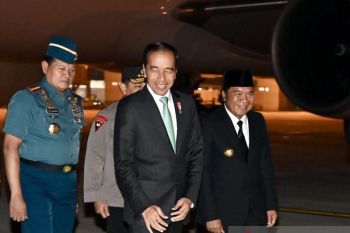 President Jokowi arrives in Jakarta after attending two summits