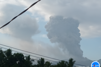 Gunung Dukono meletus Minggu pagi, semburkan abu setinggi 2.600 meter