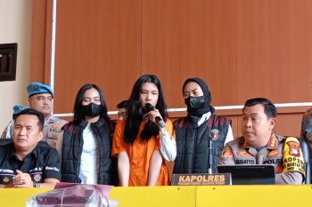 Polisi tahan Ghisca Debora tersangka kasus penipuan tiket Coldplay