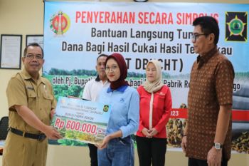 Kulon Progo salurkan BLT kepada 1.030 buruh pabrik rokok