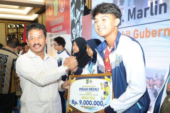 Pemkot Batam serahkan bonus Rp2,6 miliar untuk atlet berprestasi