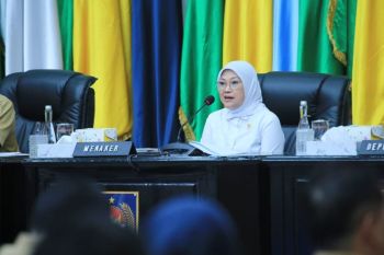 Menaker ingatkan para gubernur segera tetapkan upah minimum