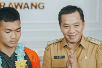 Karawang berikan "kadeudeuh" atlet dayung peraih medali emas