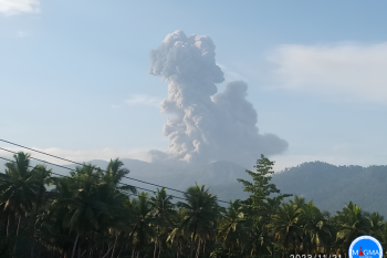Gunung Dukono meletus luncurkan abu vulkanik ke arah barat
