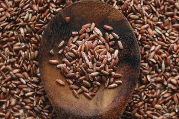 Berikut tips agar beras merah menjadi pulen