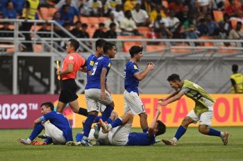 Piala Dunia U-17 2023 - Pelatih Uzbekistan U-17 dijatuhi kartu merah saat timnya singkirkan Inggris