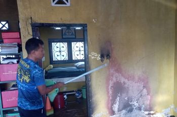Ruang perpustakaan sekolah dasar di Lombok Tengah terbakar