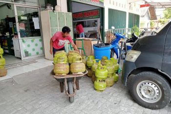 Pangkalan elpiji 3 kilogram di Kota Mataram diminta tempel HET