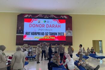Polda Sultra gelar donor darah dalam rangka HUT Ke-52 Korpri
