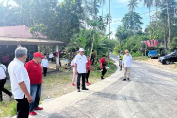 Pemkab Agam bangun jalan mudahkan membawa hasil perkebunan