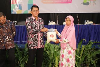 Sleman memberikan bantuan beras fortifikasi kepada ibu hamil