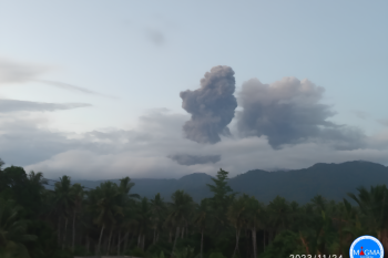 Gunung Dukono kembali lontarkan abu capai ketinggian 2.090 meter