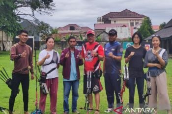 Pertama kali panahan putri Sulawesi Tenggara rebut tiket PON 2024