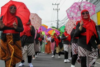 Karnaval peringatan Hari Guru Nasional