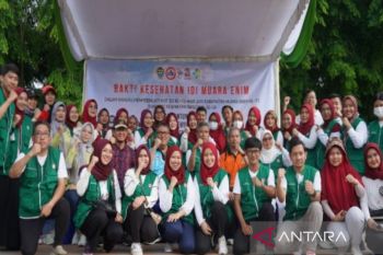 Ribuan warga ikuti bakti kesehatan IDI di Muara Enim