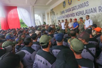 Gubernur Ansar ajak anggota Satlinmas jaga keamanan Pemilu 2024