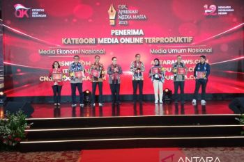 LKBN Antara meraih penghargaan media online kategori terproduktif OJK