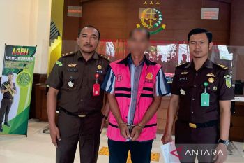 Kejari Bima menahan seorang tersangka korupsi dana nasabah BPR NTB