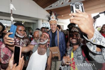 Hari pertama kampanye Ganjar disambut tarian khas suku Asmat