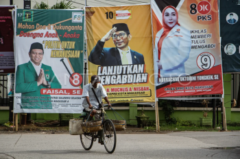 Pemasangan APK saat masa kampanye Pemilu 2024