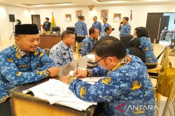Ratusan pejabat Pemkab Kapuas jalani tes urine narkoba