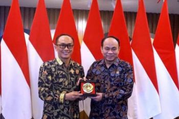 Sulbar membangun sarana telekomunikasi dorong ekonomi