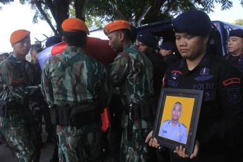 Jenazah Bharada Bonifasius, korban penembakan KKB dipulangkan ke NTT - Video